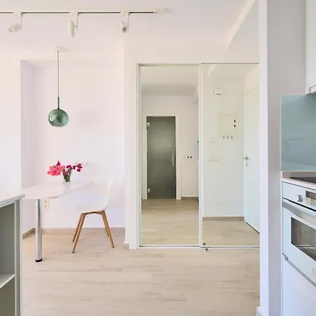 Honeymoon Corner Suite, Sun-all-day Terrace On The Of 아파트