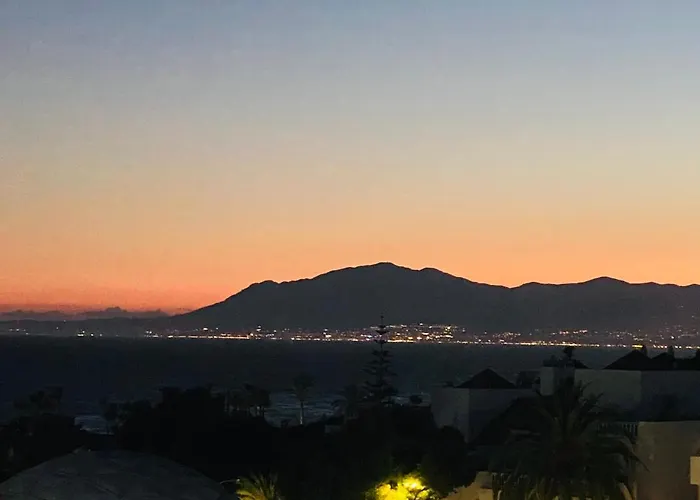 Apartmán Honeymoon Corner Suite, Sun-all-day Terrace On The Of Marbella